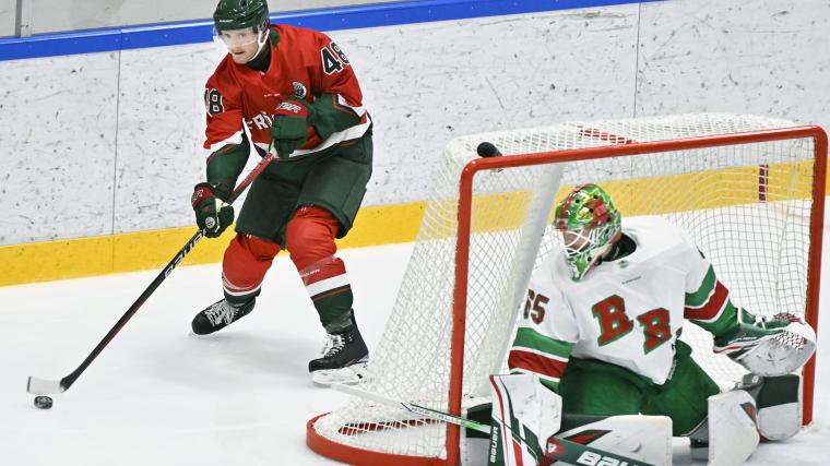 “Jag har läst lite i boken. Det är jäkligt rolig läsning med allt som hänt i klubbens historia. Frölunda betyder jättemycket för mig, det är klubben man hejade på som liten och jag skulle gärna göra ett avtryck i historien och hjälpa klubben att vinna SM-guld”, säger forwarden Carl Klingberg, fostrad i Lerums BK.