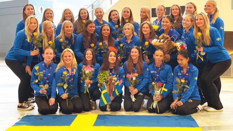 Hela det svenska landslaget i cheerleading som tog silver på VM.