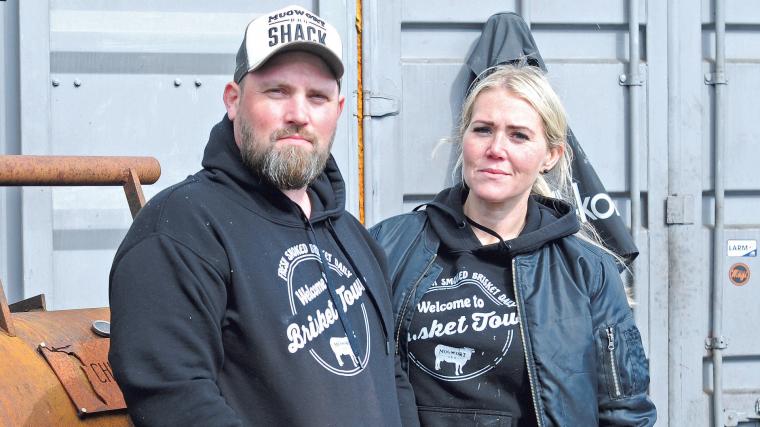 Johan och Sanna Kullberg startade och har drivit Mugwort’s BBQ-Shack i Gråbo sedan 2017.