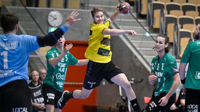 Emil Berlin gör sju mål i returmötet mot Skjern som slutar med seger 34-33.