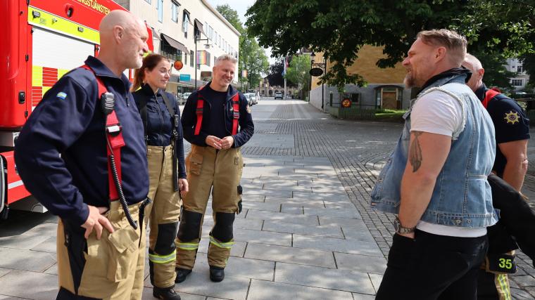 Alingsås och Vårgårda räddningstjänst på plats i centrala Alingsås.