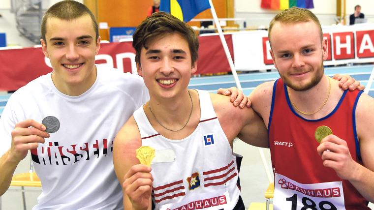 Mölndals AIK:s Oskar Weidenholm (tvåa från höger) slog nytt klubbrekord med sina 15,07 meter när det blev SM-brons i tresteg i Växjö. Det var bara fyra centimeter ifrån hans personliga utomhusrekord.