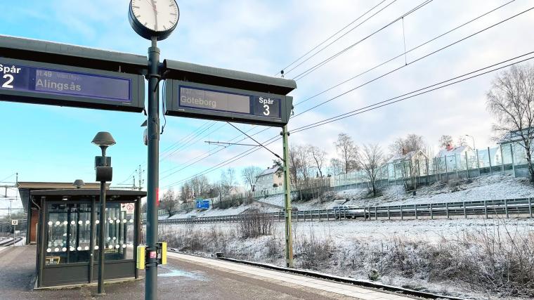 Lerums station tillsammans med Alingsås, Partille och Jonsered kommer att drabbas hårt när trafiken med Västtågen nästan upphör fram till 2027.