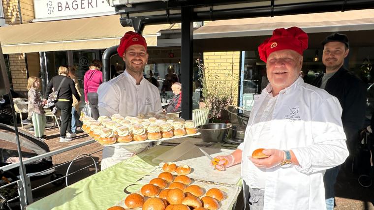 Det bakades massor med semlor som Lennart, Linus och Pontus Svenheimer stod och sålde utanför konditoriet på Göteborgsvägen, i högtalarna spelades det degiga låtar för att få in rätt känsla.