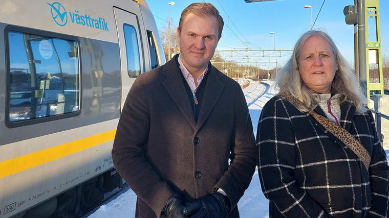 Viktor Lundblad (M), kommunstyrelsens ordförande i Lerums kommun, och Renée Bengtsson (S), kommunstyrelsens första vice ordförande i Lerums kommun.<br /><br />