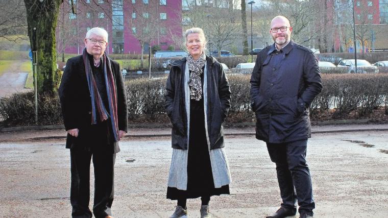 Ronny Johansson och Eva Andersson i februari kort efter att kommunstyrelsen gav exploatörerna grönt ljus att inkomma med ett förslag på bostädernas utformning.