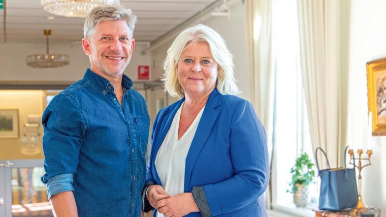 Kommunalråd Daniel Filipsson (M) samt socialtjänstminister Camilla Waltersson Grönvall (M) i rådhuset i Alingsås.