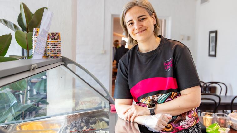 Next Level Gelato har bde butik och fabrik vid Linngatan i Gteborg. P bild syns delgaren Magda Shaker.