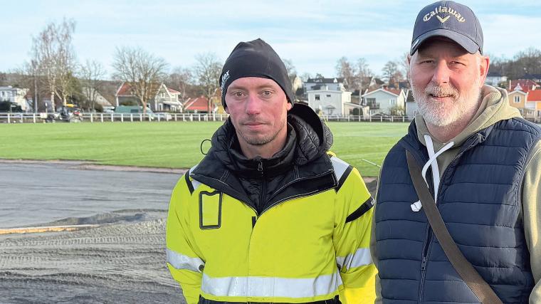 Viktor Brusk från Unisport och Mikael Hansson, anläggningschef Partille kommun, på Vallhamra IP.