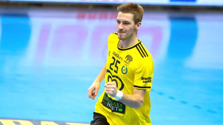 Malte Celander har spelat i Sävehof sedan handbollsskolan och är med i A-laget. Men även om han inte fått så mycket speltd är han även en viktig kugge i lagbygget.