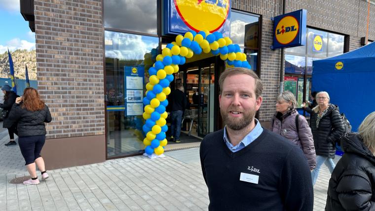Butikschefen Johan Ingvarsson var glad över att butiken äntligen har öppnat vid Partille Port.