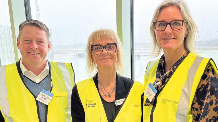 Kommunstyrelsens ordförande Per Vorberg (M), kommundirektör Pia Alhäll och näringslivschef Helena Alterby Nordström inför en rundtur på Landvetter flygplats i samband med branschträffen ”Take Off”.
