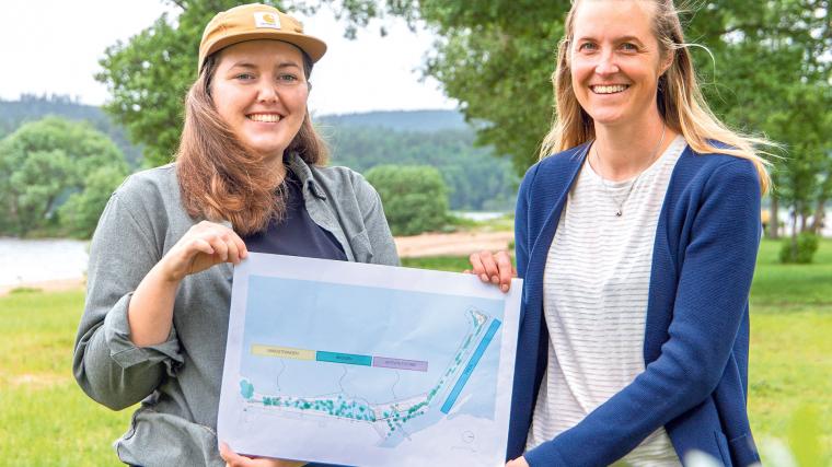 Matilda Hellman och Petra Wernersson, bägge landskapsarkitekter på samhällsbyggnadsförvaltningen, har tagit fram gestaltningsförslaget över Playa Mjörn som i höst kommer projekteras.