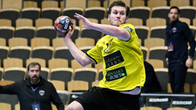 Pontus Brolin har under flera år varit bland de bästa spelarna i Sävehof. Nu tippas han bli årets flrsvarare i Handbollsligan.