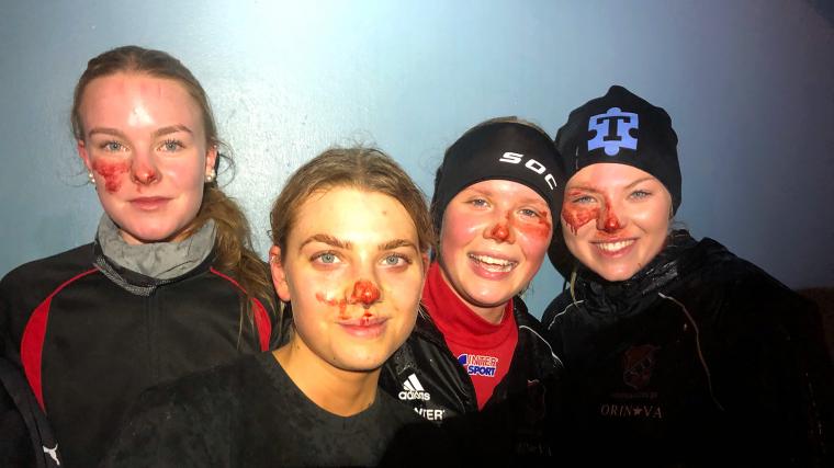 Spelarna Elise, Embla, Tilda och Vendela blev zombies men verkade glada ändå.