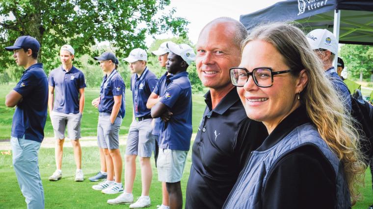 Klubbchef Lars Brydolf med Sandra Eberstein, vd &Ouml;ijared resort.