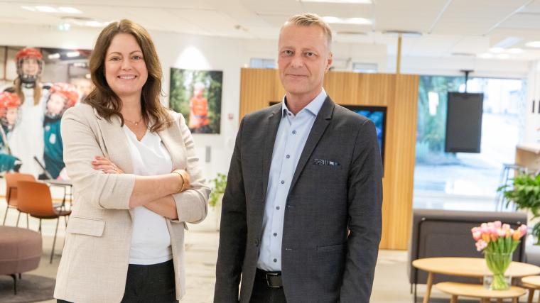 Ingrid Pousard, verksamhetsledare på Stiftelsen Eken samt vd för Estradbolagen, tillsammans med Staffan Svantesson, vd på Sparbanken Alingsås.