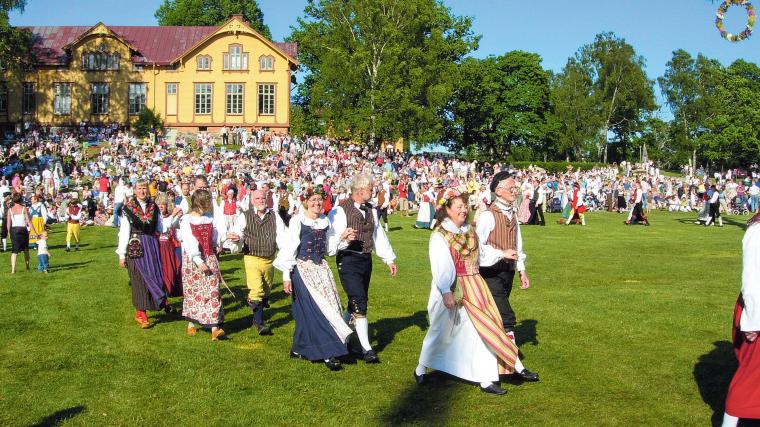 Midsommarfirandet på Nääs har anor sedan 1800-talet. &Auml;ven i år blir det dansuppvisning på midsommar den 20 juni.