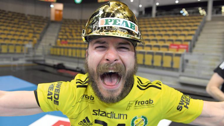 Slutspelsskägg. Sebastian skriker ut sin glädje efter SM-guldet 2021 med Sävehof.