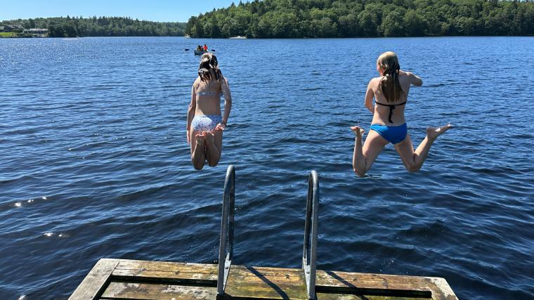 &Auml;ntligen är det sommar när Kåsjön åter fylldes av soltörstande och badsugna gäster.