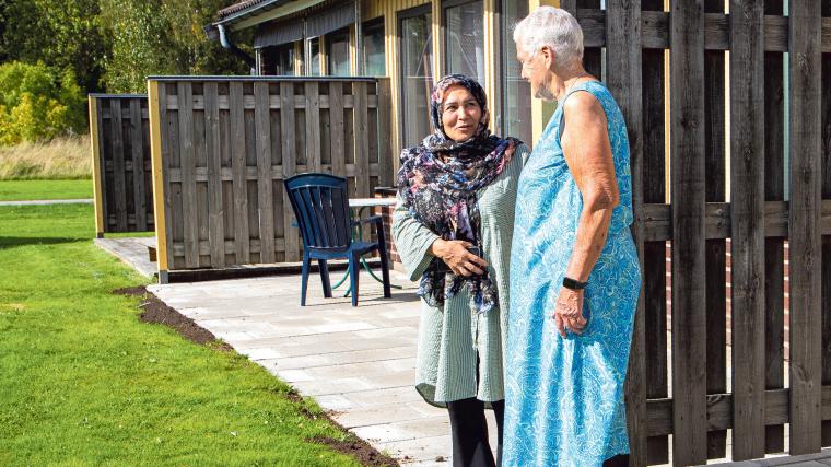Några av uteplatserna på Skolgatan är efter önskemål av hyresgästerna större än standarden. ”Det ser inte klokt ut”, säger hyresgästen Marita Unosson.