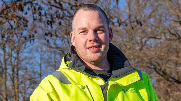 Björn Hammar, enhetschef inom teknisk service i Alingsås kommun, försäkrar att kommunen följer vattennivån noga.