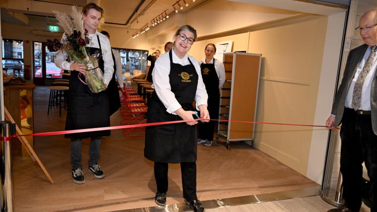 &Auml;garen Sandra Fasth vid dagens högtidliga invigning av nya caféet.