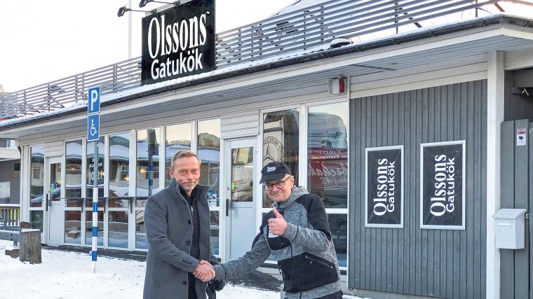 Krister Johansson, VD på Kålltorps Projektutveckling, tillsammans med Mats Olsson, grundare av Olssons Gatukök i Landvetter.