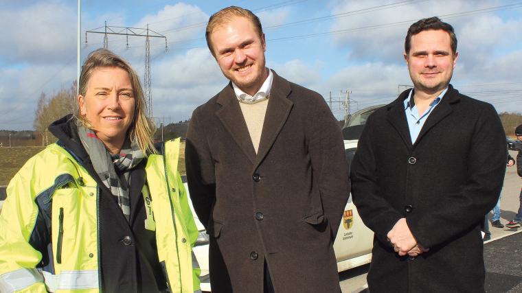 Samhällsbyggnadschef Emma Kjernald, kommunstyrelsens ordförande Viktor Lundblad (M) och Dennis Ramberg (M), ordförande samhällsbyggnadsnämnden.