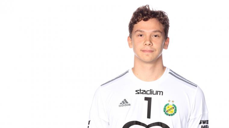 Ung och lovande, Oscar Sävinger har fåt en hel del speltid när Simon Möller varit skadad och kommer kämpa vidare minst tre år i Sävehof.