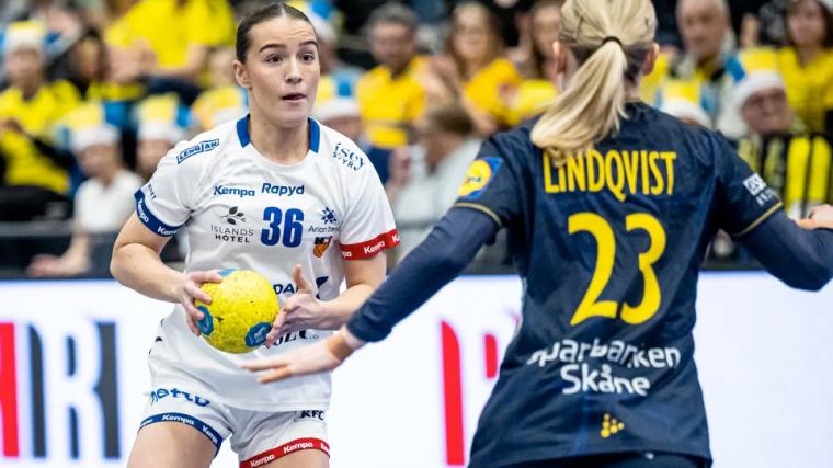 Elín Klara &THORN;orkelsdóttir spelade mot Sverige i senaste EM, nu flyttar hon till Sverige och Partille för att fortsätta utvecklas.